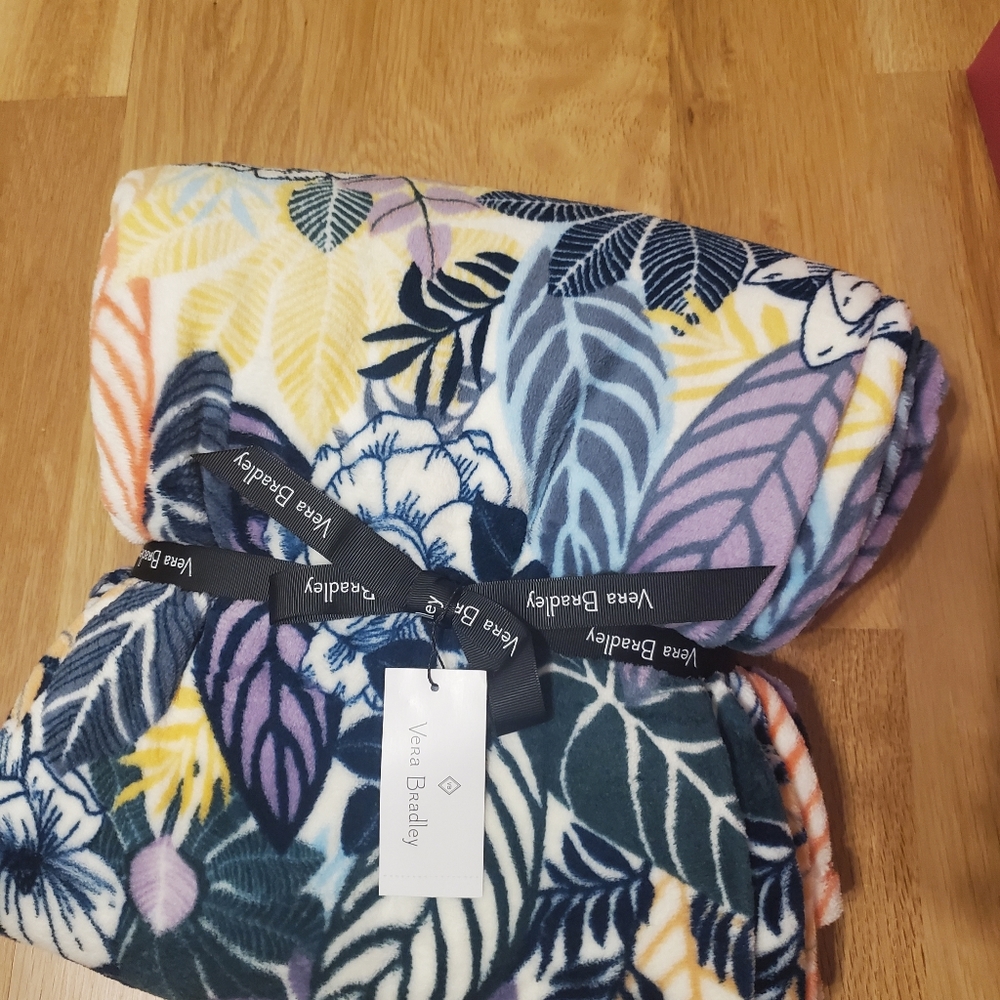 Vera Bradley Palm Floral Blanket-NWT - Picture 5 of 6